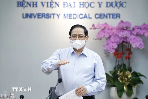 Thủ tướng Phạm Minh Chính phát biểu tại buổi làm việc với lãnh đạo Bệnh viện Đại học Y Dược Thành phố Hồ Chí Minh. (Ảnh: Dương Giang/TTXVN)