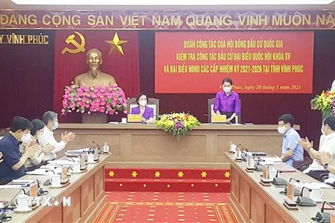 Hội đồng Bầu cử Quốc gia làm việc với lãnh đạo tỉnh Vĩnh Phúc. (Ảnh: Nguyễn Trọng Lịch/TTXVN)
