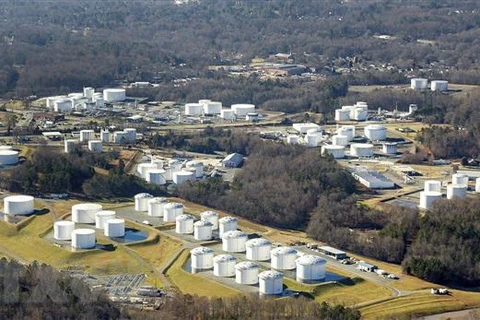 Các bể chứa nhiên liệu của Công ty Colonial Pipeline ở Charlotte, bang North Carolina, Mỹ. (Ảnh: AFP/TTXVN)