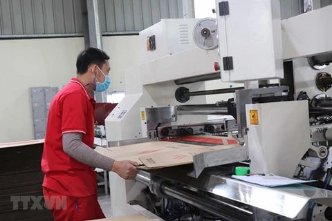 Công nhân tại Khu công nghiệp Tiên Sơn, huyện Tiên Du, tỉnh Bắc Ninh. (Ảnh: Thái Hùng/TTXVN)