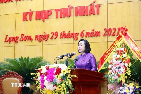 Bà Đoàn Thị Hậu, Chủ tịch Hội đồng Nhân dân tỉnh Lạng Sơn phát biểu tại Kỳ họp thứ nhất Hội đồng Nhân dân tỉnh Lạng Sơn khóa XVII, nhiệm kỳ 2021-2026. (Ảnh: Anh Tuấn/TTXVN)