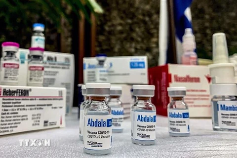 Vaccine ngừa COVID-19 Abdala của Cuba được giới thiệu trong cuộc họp báo của Tập đoàn công nghệ sinh học và dược phẩm BioCubaFarma tại Havana ngày 19/3. (Ảnh: AFP/TTXVN)