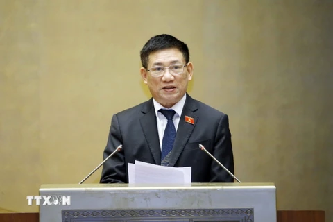 Bộ trưởng Bộ Tài chính Hồ Đức Phớc trình bày Báo cáo về kế hoạch tài chính quốc gia, kế hoạch vay, trả nợ công 5 năm giai đoạn 2021-2025. (Ảnh: Doãn Tấn/TTXVN)