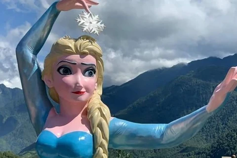 Tượng Elsa 'phiên bản lỗi' ở Sa Pa gây xôn xao trên mạng xã hội. 