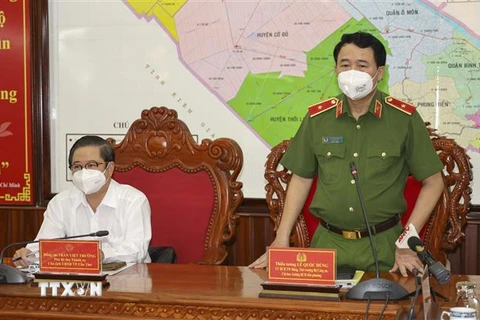 Thiếu tướng Lê Quốc Hùng, Thứ trưởng Bộ Công an phát biểu tại buổi làm việc với Công an thành phố Cần Thơ. (Ảnh: TTXVN phát)
