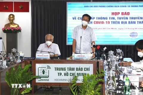 Ông Phạm Đức Hải, Phó Trưởng Ban Chỉ đạo phòng, chống dịch COVID-19 Thành phố Hồ Chí Minh phát biểu tại buổi họp báo. (Ảnh: Xuân Tình/TTXVN)