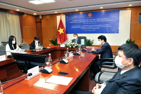 Thứ trưởng Bộ Công Thương Việt Nam Đỗ Thắng Hải chủ trì cuộc họp ở đầu cầu Hà Nội. (Nguồn: Bộ Công Thương)