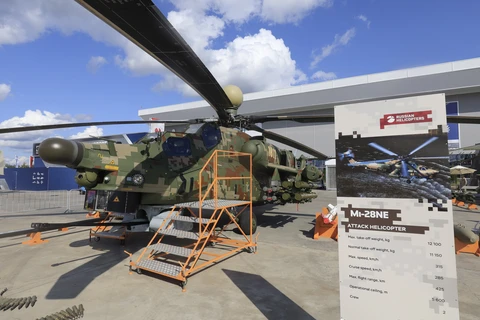 Trực thăng tấn công Mi-28NE cùng toàn bộ cấu hình vũ khí lần đầu tiên được giới thiệu tại triển lãm bên lề sự kiện Diễn đàn quân sự quốc tế Moskva năm 2021.