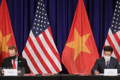 Lễ ký thỏa thuận thuê đất xây dựng trụ sở mới của Đại sứ quán Hoa Kỳ tại Việt Nam. (Ảnh: TTXVN)