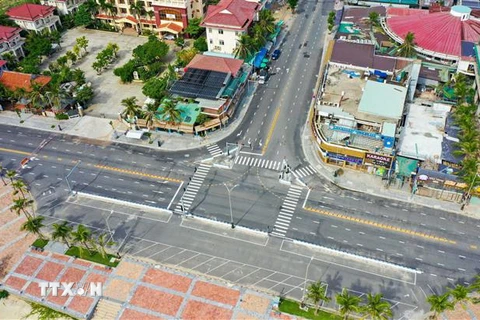 Các tuyến phố tại Đà Nẵng vắng người qua lại, người dân thực hiện nghiêm việc giãn cách xã hội theo nguyên tắc 'ai ở đâu thì ở đó' từ ngày 16/8 đến ngày 5/9. (Ảnh: Trần Lê Lâm/TTXVN)
