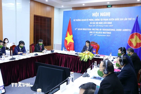 Trung tướng Lương Tam Quang, Thứ trưởng Bộ Công an tham dự Phiên họp toàn thể Hội nghị Bộ trưởng ASEAN về phòng, chống tội phạm xuyên quốc gia lần thứ 15 (AMMTC 15) và các hội nghị liên quan theo hình thức trực tuyến. (Ảnh: Phạm Kiên/TTXVN)