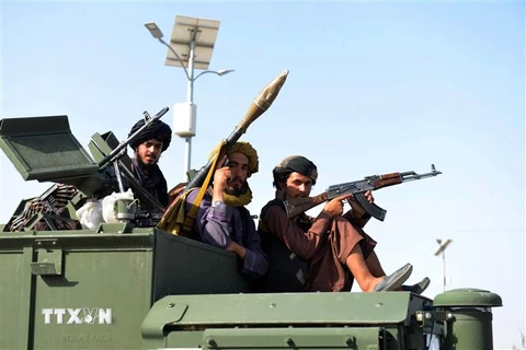 Các tay súng Taliban trên đường phố ở Kandahar, Afghanistan, ngày 1/9/2021. (Ảnh: THX/TTXVN)