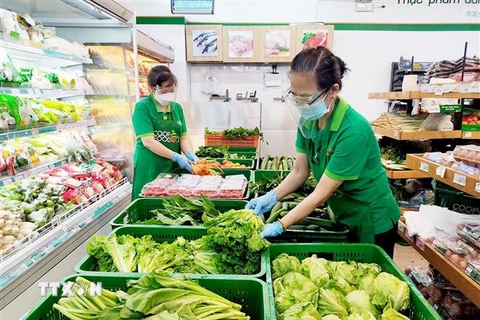 Thực phẩm tươi sống có nguồn cung dồi dào tại siêu thị Thành phố Hồ Chí Minh. (Ảnh: TTXVN phát)
