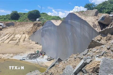 Các điểm khai thác đá trái phép tại thôn Tân Tụ, xã Tân An, huyện Đăk Pơ, tỉnh Gia Lai. (Ảnh: Nguyễn Hoài Nam/TTXVN)