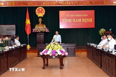 Chủ tịch UBND tỉnh Nam Định Phạm Đình Nghị phát biểu tại cuộc họp Ban Chỉ đạo phòng, chống dịch COVID-19 chiều 15/10. (Ảnh: Văn Đạt/TTXVN)