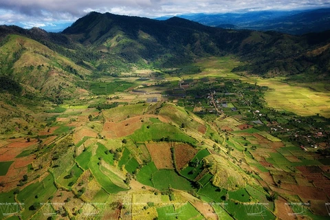 Vẻ đẹp hùng vĩ của núi lửa Chư Đăng Ya nhìn từ trên cao. (Nguồn: Báo Ảnh Việt Nam)