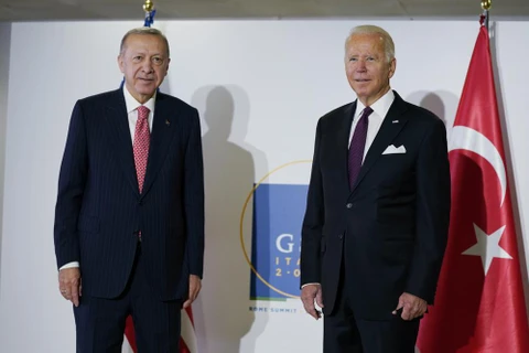 Tổng thống Thổ Nhĩ Kỳ Tayyip Erdogan và Tổng thống Mỹ Joe Biden. (Nguồn: AP)