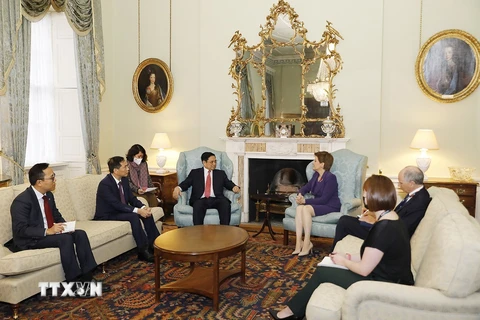 Thủ tướng Chính phủ Phạm Minh Chính gặp Thủ hiến vùng Scotland Nicola Sturgeon. (Ảnh: Dương Giang/TTXVN)