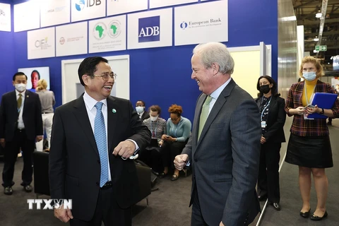 Thủ tướng Phạm Minh Chính tiếp Giám đốc điều hành World Bank Alex Van Trotsenburg. (Ảnh: Dương Giang/TTXVN)