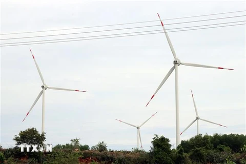 Các trụ điện gió của Nhà máy điện gió số 5-Ninh Thuận. (Nguồn: TTXVN)
