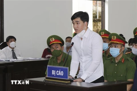 Bị cáo Đường Lê Hồng Khoa tại phiên tòa. (Ảnh: Nguyễn Thành/TTXVN)
