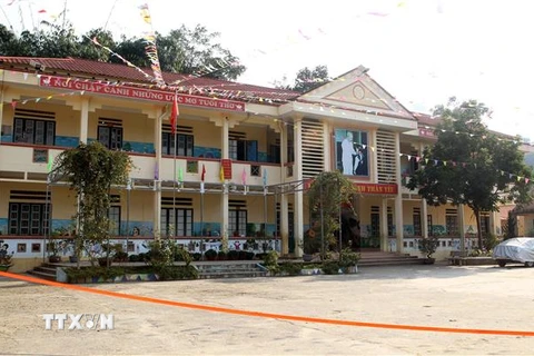 Trường Tiểu học Na Lốc, xã Bản Lầu, huyện Mường Khương đang được cách ly để lấy mẫu xét nghiệm cho giáo viên và học sinh. (Ảnh: Quốc Khánh/TTXVN)