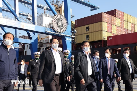 Thủ tướng Phạm Minh Chính đến thăm và khảo sát Khu bến cảng Lạch Huyện thuộc cảng biển Hải Phòng. 