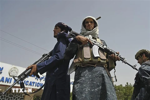 Lực lượng Taliban gác tại thủ đô Kabul, ngày 11/9/2021. (Ảnh: AFP/TTXVN)