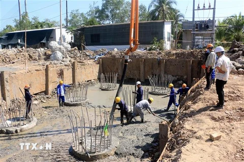 Công trường dự án đầu tư xây dựng cầu Mỹ Thuận 2 (thành phố Vĩnh Long, tỉnh Vĩnh Long). (Ảnh: Phạm Minh Tuấn/TTXVN)