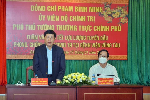 Phó Thủ tướng Thường trực Chính phủ Phạm Bình Minh chúc Tết lực lượng tuyến đầu phòng, chống dịch COVID-19 tại Bệnh viện Vũng Tàu. (Nguồn: Báo Bà Rịa-Vũng Tàu)