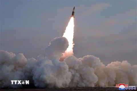 Hình ảnh vụ phóng thử tên lửa dẫn đường chiến thuật của Triều Tiên ngày 17/1. (Ảnh: KCNA/TTXVN)