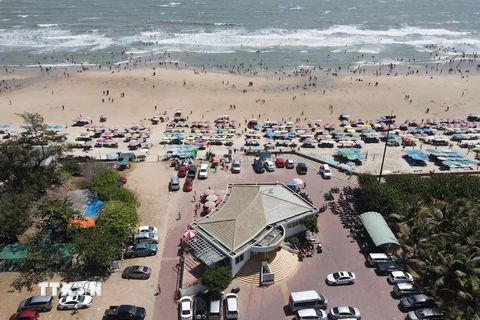Các bãi tắm biển, điểm nghỉ dưỡng, vui chơi, giải trí tại Bà Rịa-Vũng Tàu thu hút rất đông người dân và du khách trong dịp Tết. (Ảnh: Huỳnh Ngọc Sơn/TTXVN)