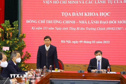 Phó giáo sư-tiến sỹ Lý Việt Quang, Viện trưởng Viện Hồ Chí Minh và các lãnh tụ của Đảng phát biểu. (Ảnh: Văn Điệp/TTXVN)