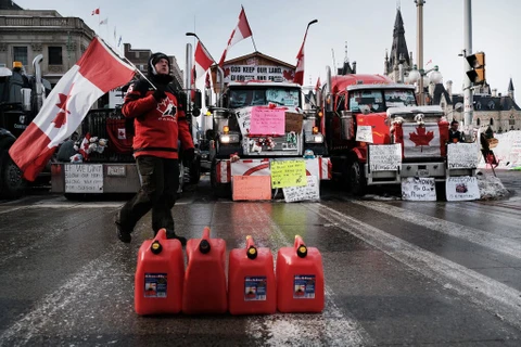 Các xe tải chặn các đường phố ở trung tâm ở Ottawa. (Nguồn: Getty Images)