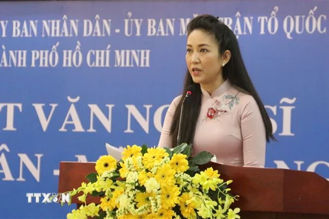 Phó Giám đốc Sở Văn hóa và Thể thao Thành phố Hồ Chí Minh Nguyễn Thị Thanh Thúy phát biểu tại buổi họp mặt. (Ảnh: Thu Hương/TTXVN)