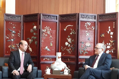 Đại sứ Nga tại Triều Tiên Alexander Matsegora (phải) và Đại biện lâm thời Đại sứ quán Trung Quốc tại Triều Tiên Tôn Hồng Lượng. (Nguồn: Yonhap)