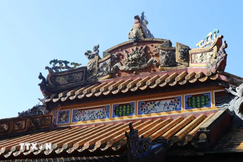Biểu tượng hổ phù trên mái điện ở Lăng vua Đồng Khánh. (Ảnh: Đỗ Trưởng/TTXVN)