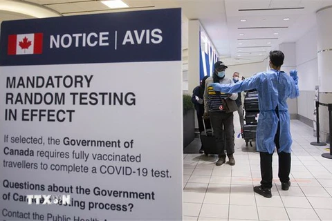 Một điểm xét nghiệm COVID-19 tại sân bay quốc tế Toronto Pearson ở Ontario, Canada. (Ảnh: THX/TTXVN)