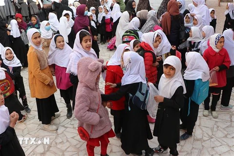 Các nữ sinh tại một trường học ở Herat, Afghanistan. (Ảnh: THX/TTXVN)