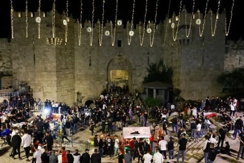 Người Palestine tập trung bên ngoài Cổng Damascus. (Nguồn: AFP)