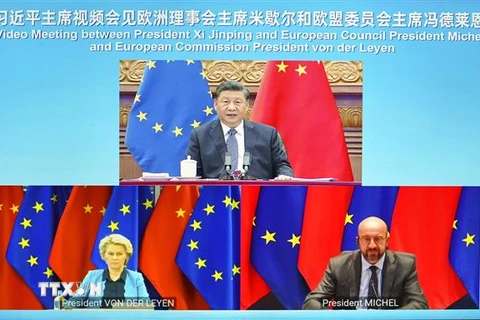 Chủ tịch Trung Quốc Tập Cận Bình, Chủ tịch Ủy ban châu Âu Ursula von der Leyen và Chủ tịch Hội đồng châu Âu Charles Michel tại Hội nghị các nhà lãnh đạo Trung Quốc-EU lần thứ 23 diễn ra trực tuyến, ngày 1/4/2022. (Ảnh: THX/TTXVN)