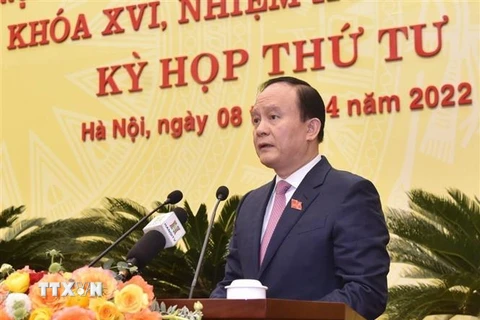 Chủ tịch Hội đồng Nhân dân thành phố Nguyễn Ngọc Tuấn phát biểu tại kỳ họp. (Ảnh: Văn Điệp/TTXVN)