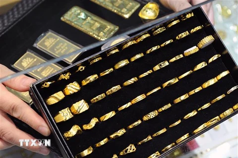 Vàng trang sức được bày bán tại Đài Bắc, Đài Loan, Trung Quốc. (Ảnh: AFP/TTXVN)