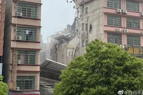 Hiện trường vụ sập nhà. (Nguồn: Weibo)