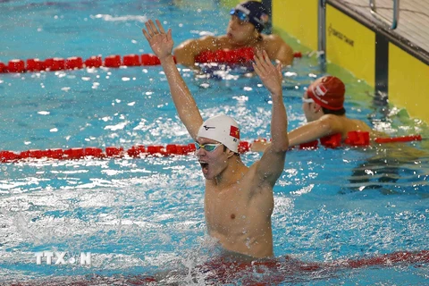 Niềm vui của vận động viên Trần Hưng Nguyên (Việt Nam) giành huy chương Vàng và phá kỷ lục SEA Games nội dung 400m bơi hỗn hợp nam với thành tích 4 phút 18 giây 10. (Ảnh: Phạm Kiên/TTXVN)