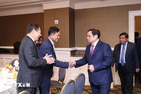 Thủ tướng Phạm Minh Chính làm việc với một số doanh nghiệp Việt kiều tại Hoa Kỳ trong lĩnh vực tài chính và công nghệ. (Ảnh: Dương Giang/TTXVN)