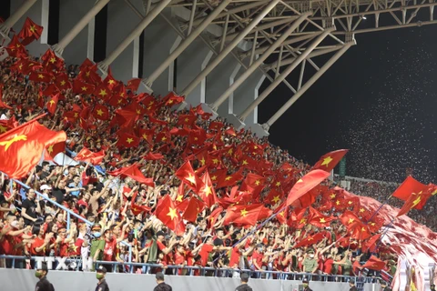 Bàn thắng của nữ cầu thủ Huỳnh Như làm nổ tung cầu trường Sân vận động Cẩm Phả. (Ảnh: Hoàng Linh/TTXVN)