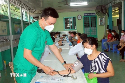 Công ty trách nhiệm hữu hạn SBGEAR Vina phối hợp cùng Liên đoàn Lao động huyện Hóc Môn tổ chức Ngày hội Sức khỏe cho người lao động. (Ảnh: Thanh Vũ/TTXVN)