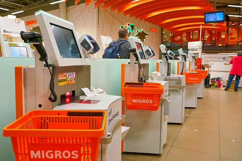 Máy tính tiền tự động trong cửa hàng của Migros. 