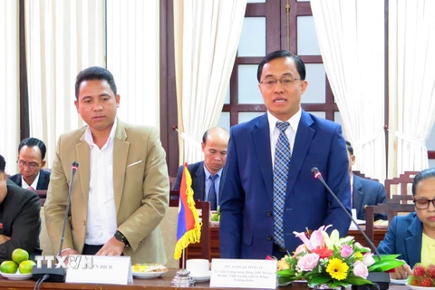 Bí thư, Tỉnh trưởng tỉnh Sekong Leklay Sivilay phát biểu tại buổi làm việc. (Ảnh: Tường Vi/TTXVN)